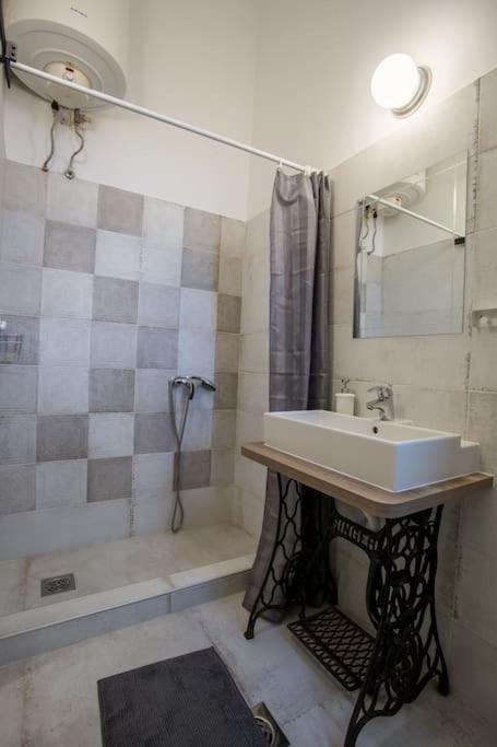 Vintage Near Boulevard With Ac After Renovation * Budapesta